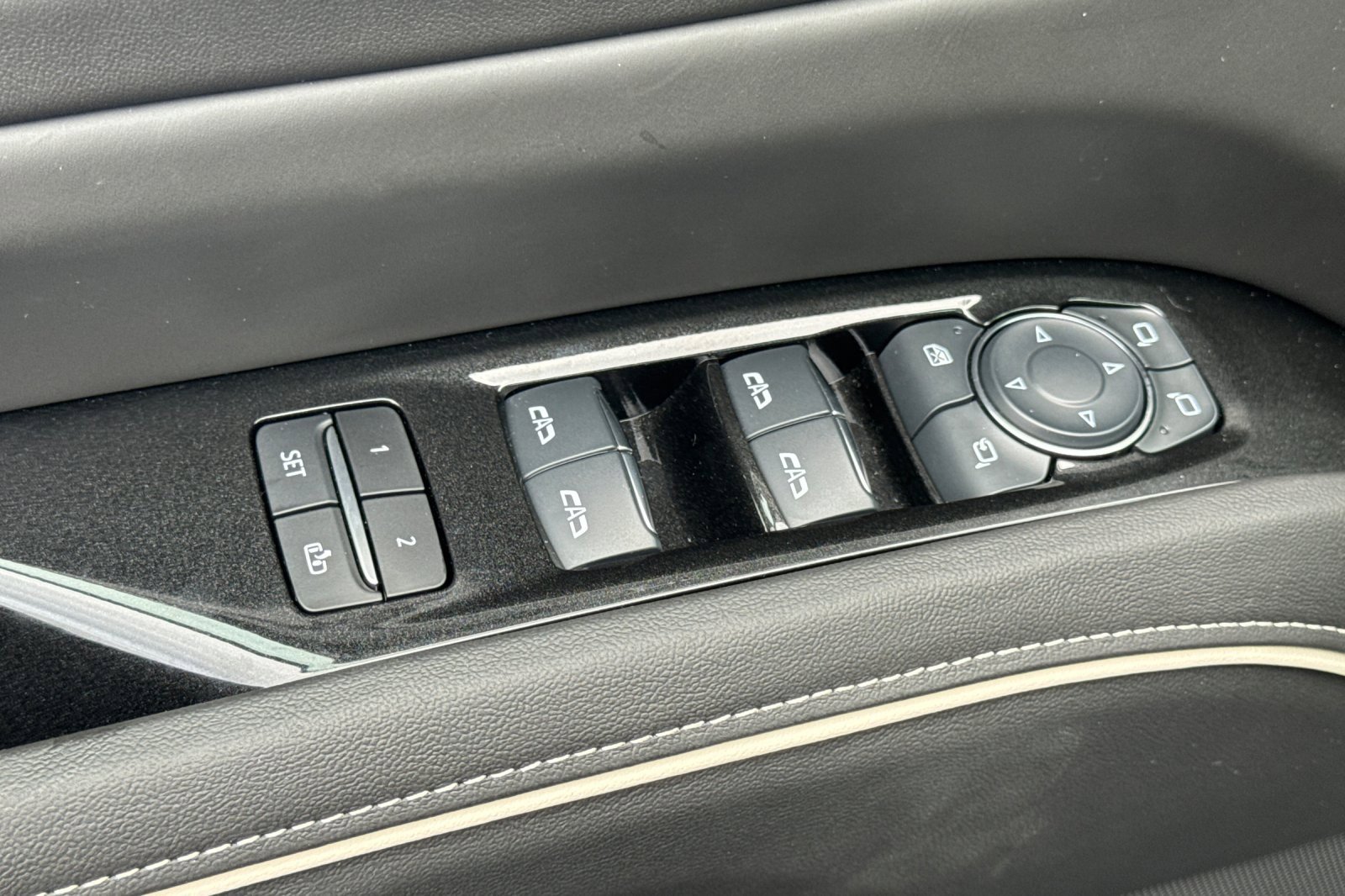 Certified 2024 Cadillac Escalade V w/ Heavy-Duty Trailer Package image 11