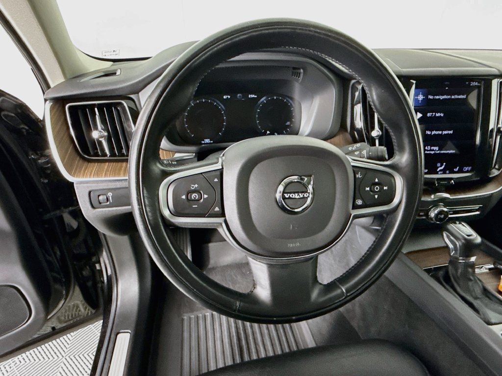 Used 2021 Volvo XC60 T5 Momentum w/ Climate Package AWD/4WD image 12