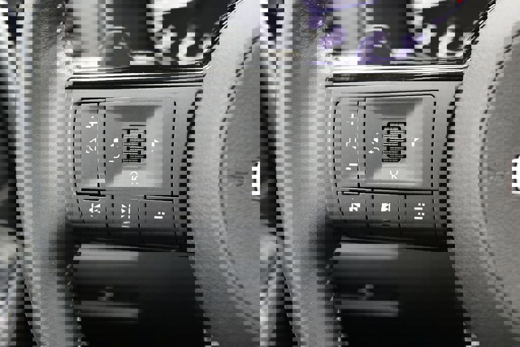 Used 2023 Nissan Rogue SV w/ SV Premium Package image 20