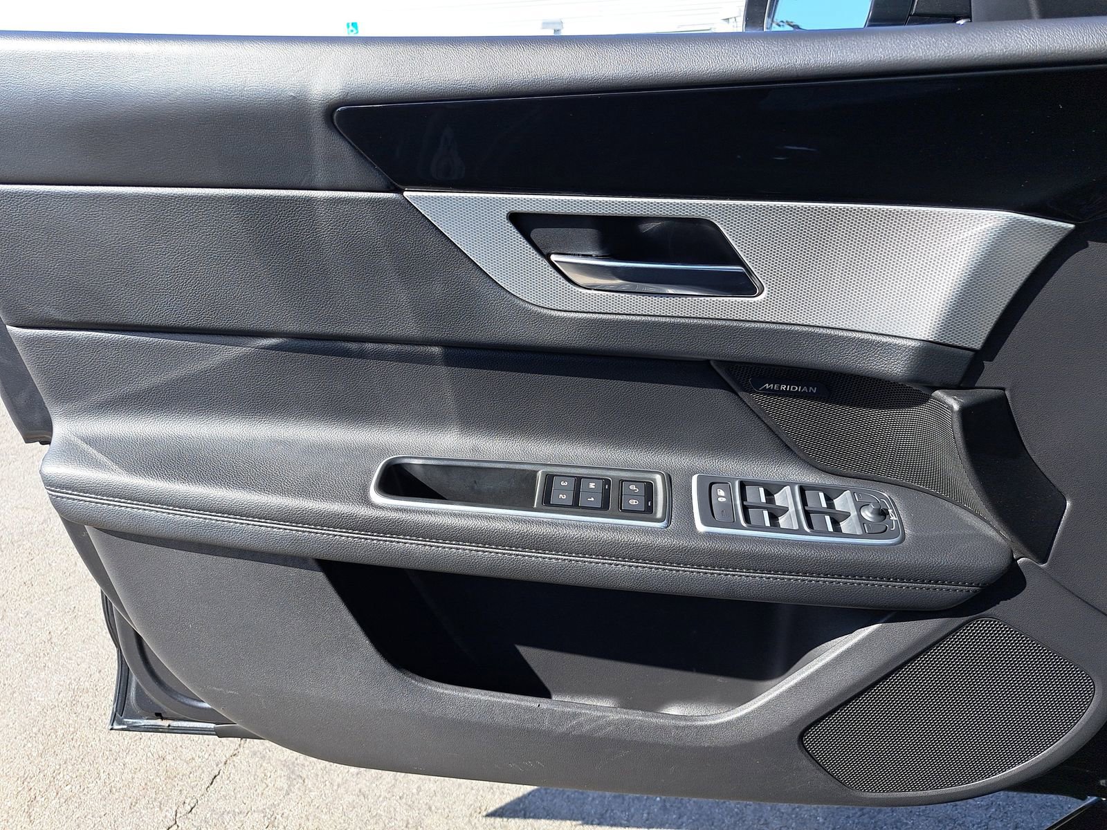 Used 2019 Jaguar XF Prestige image 30