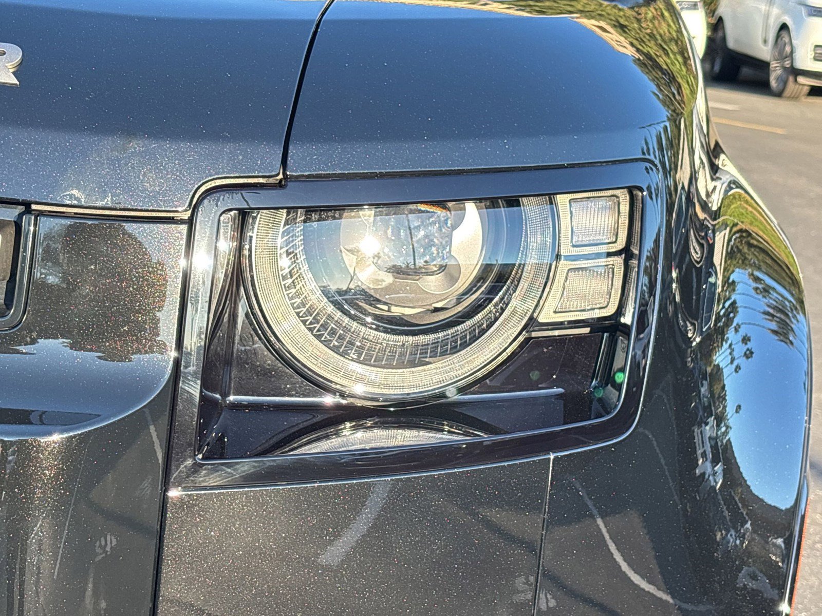 Certified 2025 Land Rover Defender 110 X-Dynamic SE image 10