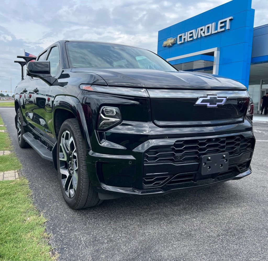Used 2024 Chevrolet Silverado EV RST AWD/4WD image 1