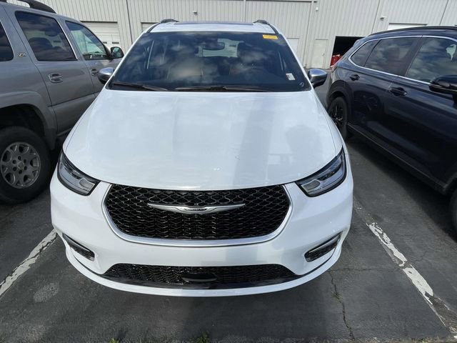 Used 2026 Chrysler Pacifica Pinnacle FWD image 2