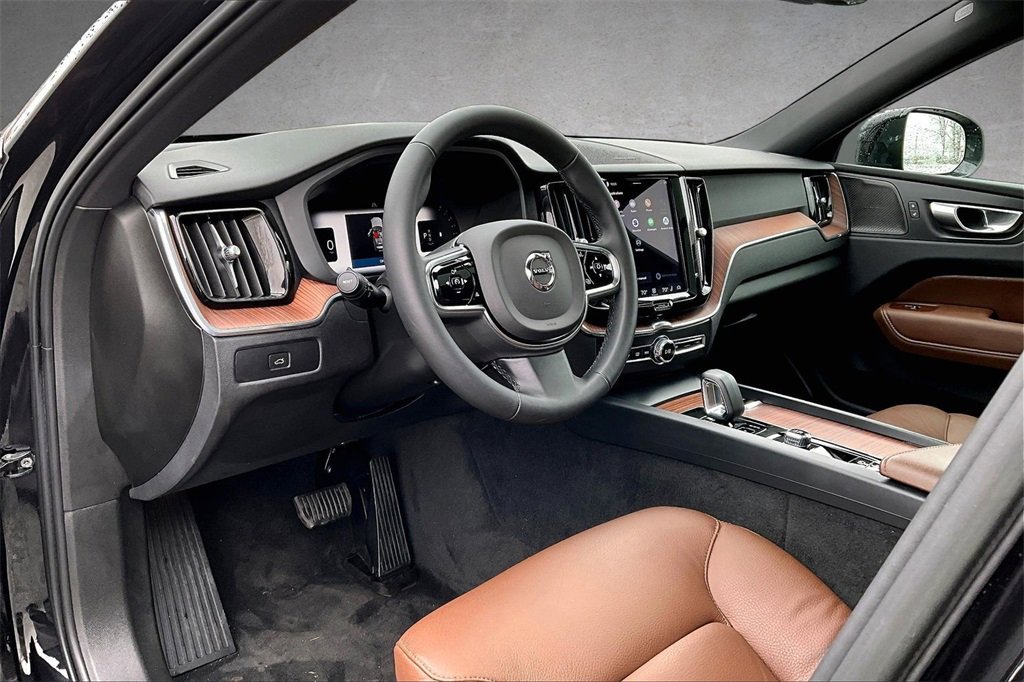 Used 2023 Volvo XC60 B5 Plus w/ Climate Package image 17