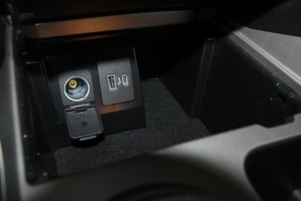 Used 2023 Ford Explorer XLT w/ Equipment Group 202A image 17