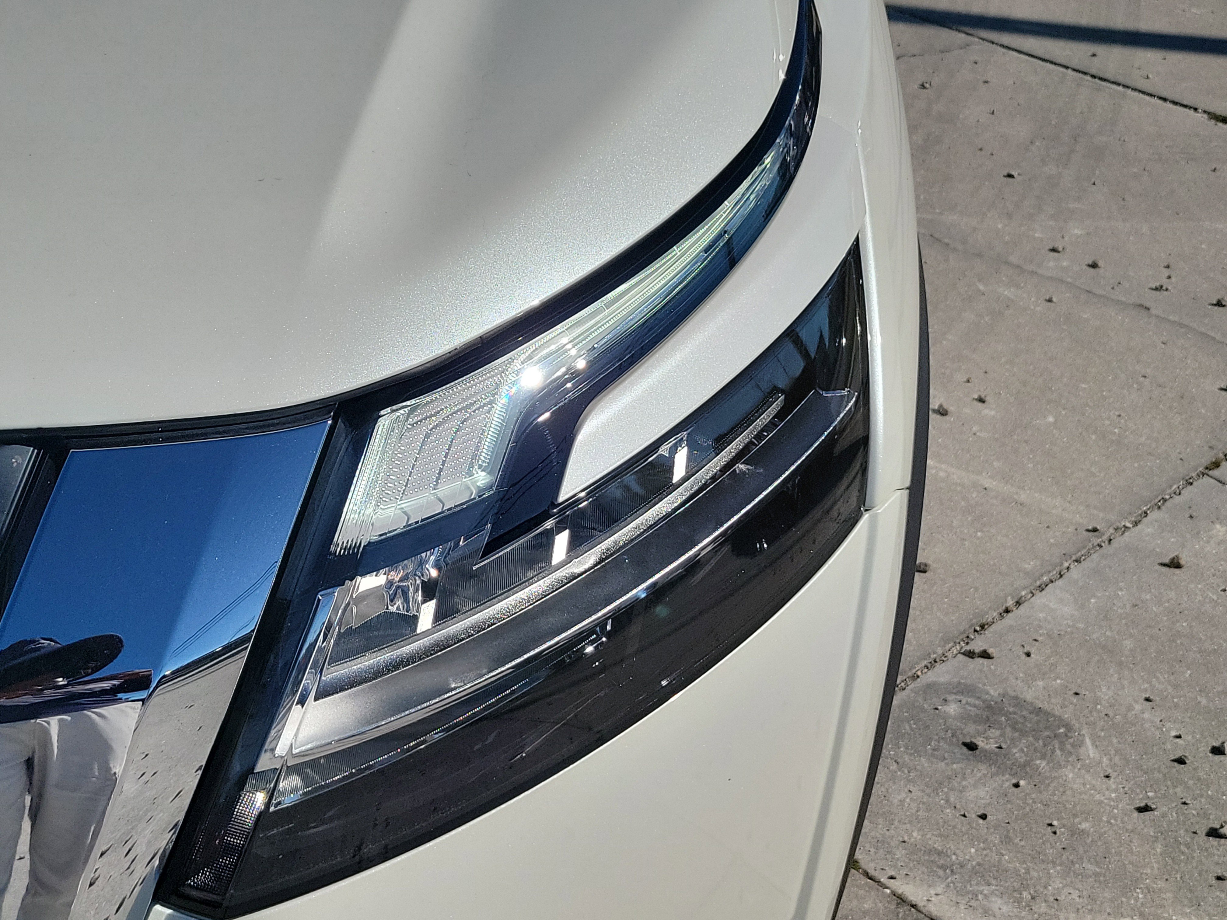 Used 2024 Nissan Pathfinder SL image 10