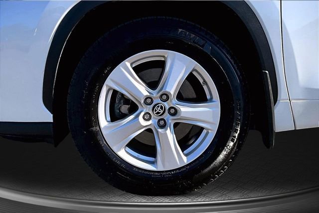 Used 2023 Toyota Highlander LE AWD/4WD image 31