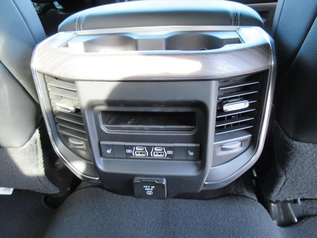 New 2026 RAM 2500 Laramie AWD/4WD image 16