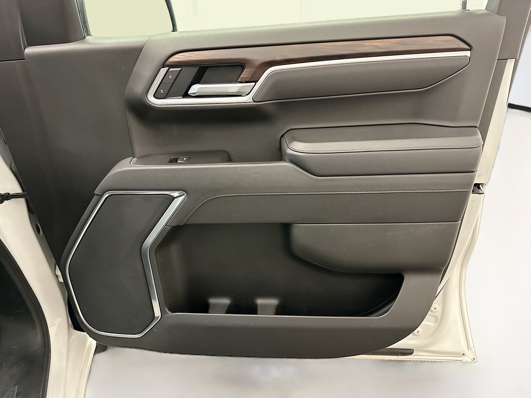 Used 2025 GMC Sierra 1500 SLT AWD/4WD image 33