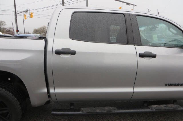 Used 2017 Toyota Tundra SR5 w/ SR5 Upgrade Package image 40