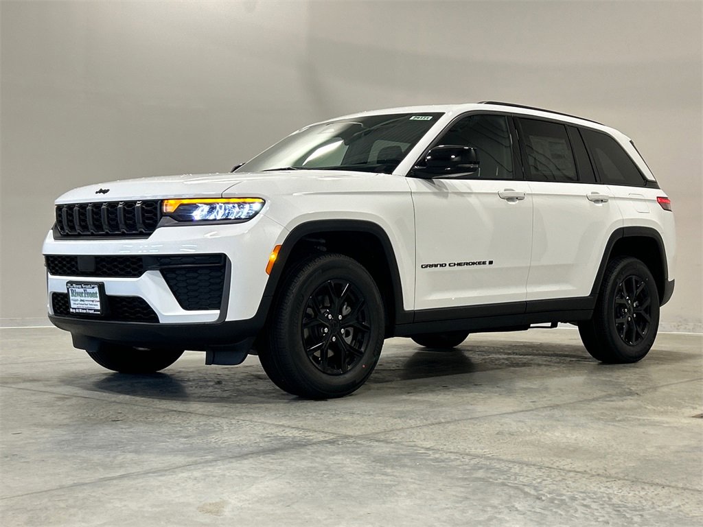 New 2026 Jeep Grand Cherokee Laredo image 2
