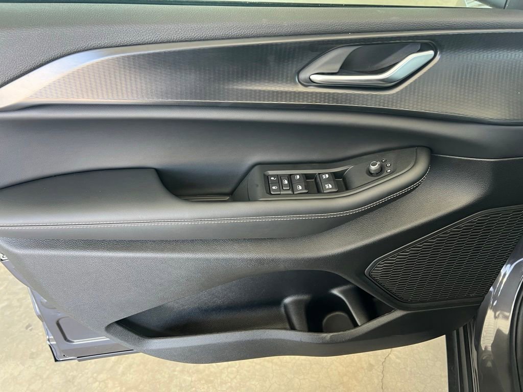 New 2025 Jeep Grand Cherokee L Laredo w/ Luxury Tech Group I image 8