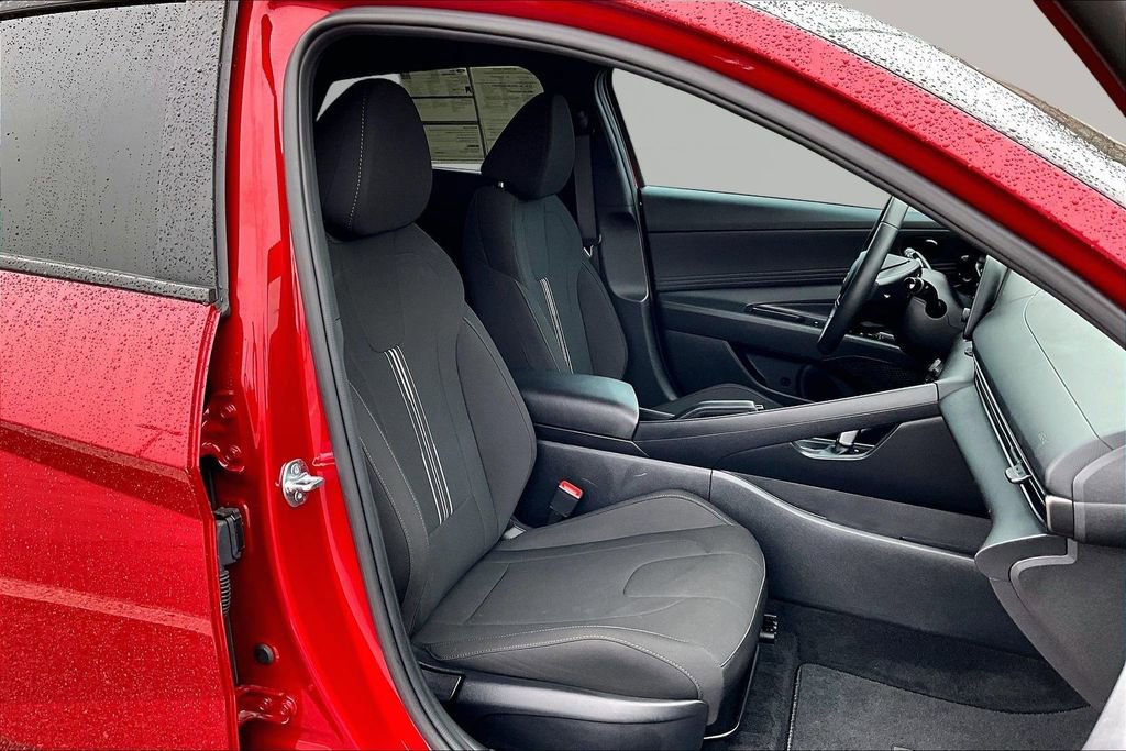 Used 2025 Hyundai Elantra Sport image 7
