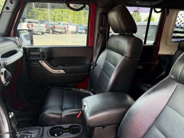 Used 2012 Jeep Wrangler Unlimited Sahara w/ Dual Top Group AWD/4WD image 15