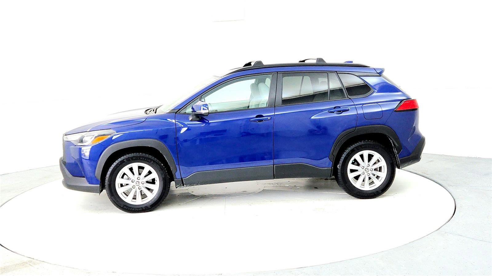 Certified 2023 Toyota Corolla Cross LE w/ Moonroof Package image 3