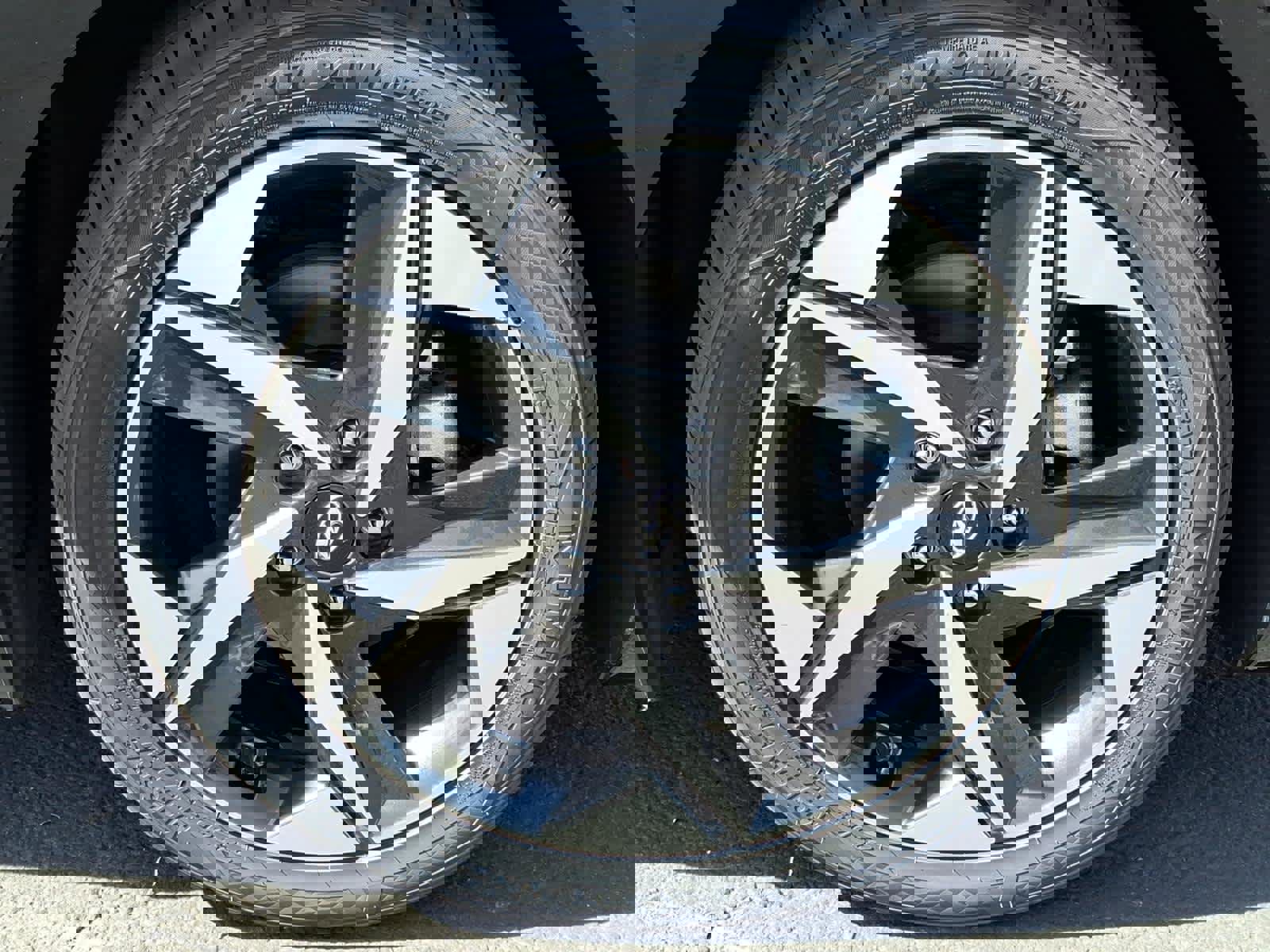 Used 2023 Hyundai Elantra Limited image 9