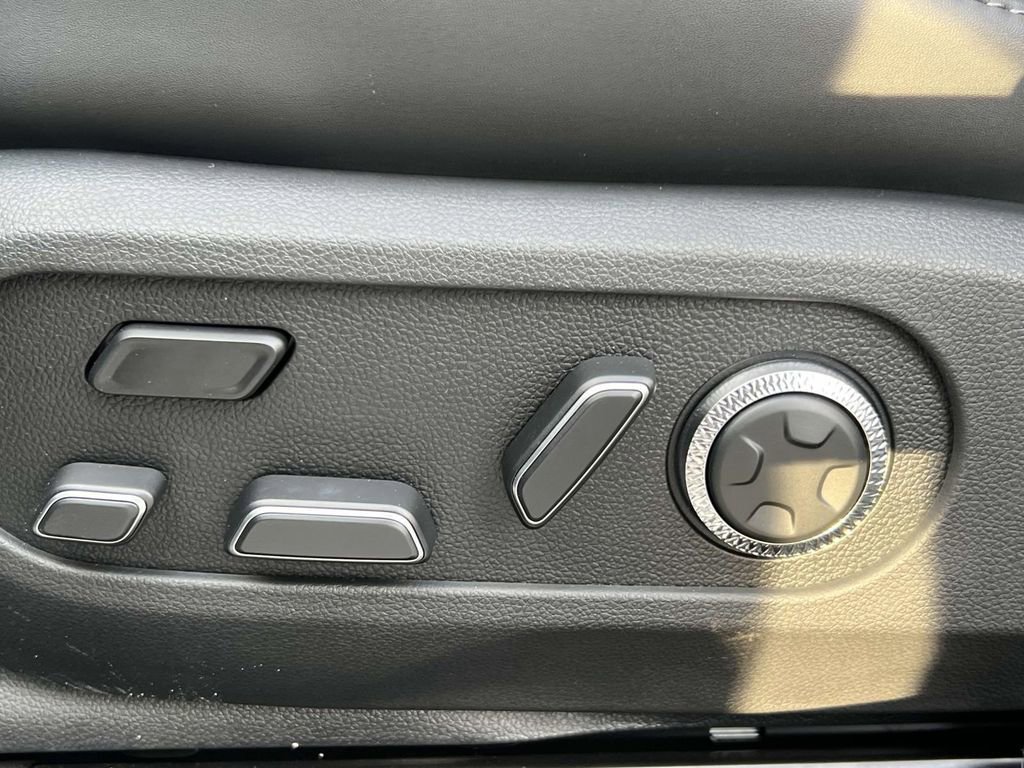 New 2025 Genesis GV60 Advanced AWD/4WD image 19