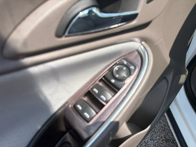 Used 2016 Chevrolet Malibu LT FWD image 11
