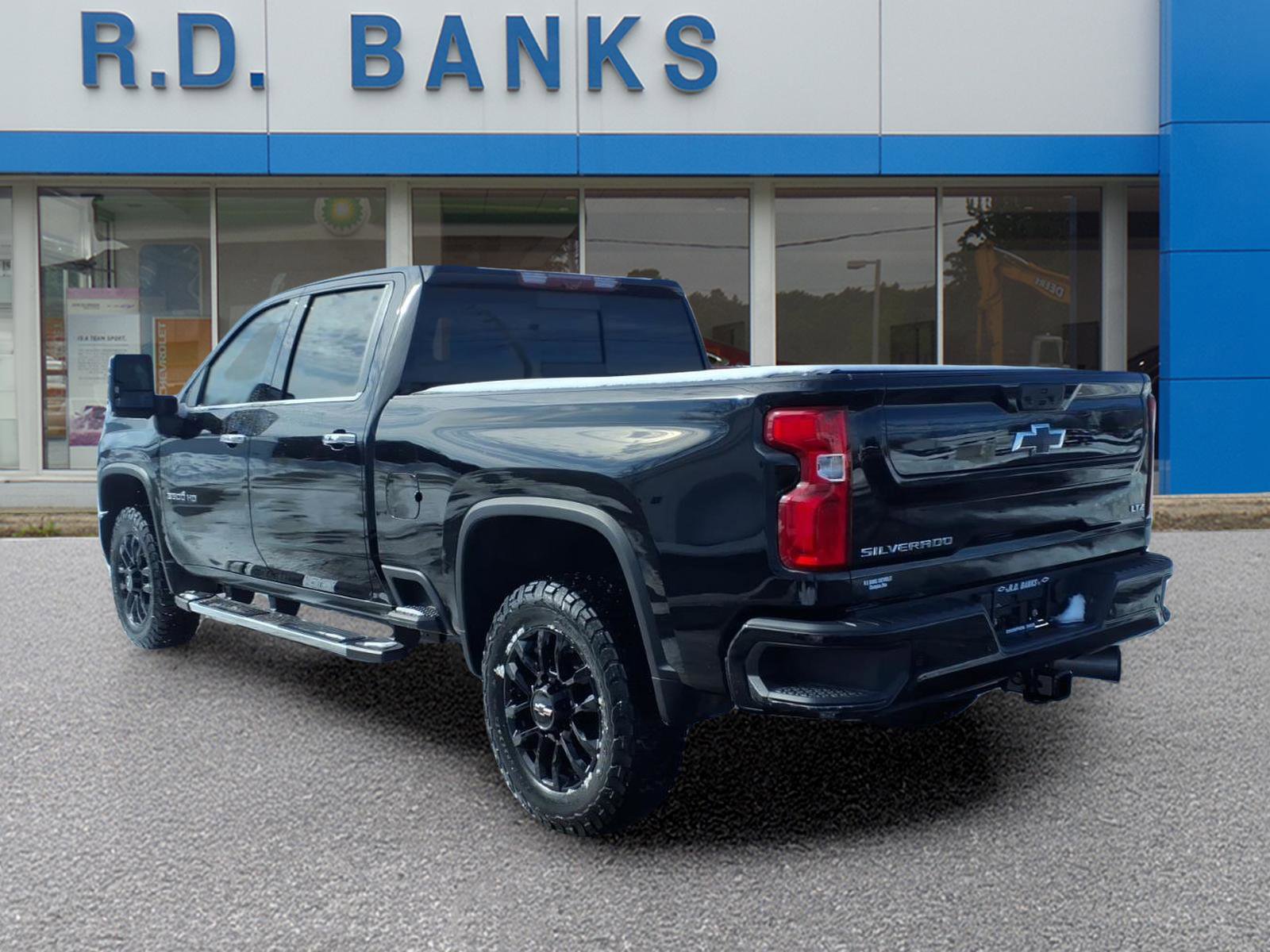 Used 2024 Chevrolet Silverado 3500 LTZ w/ LTZ Plus Package image 3