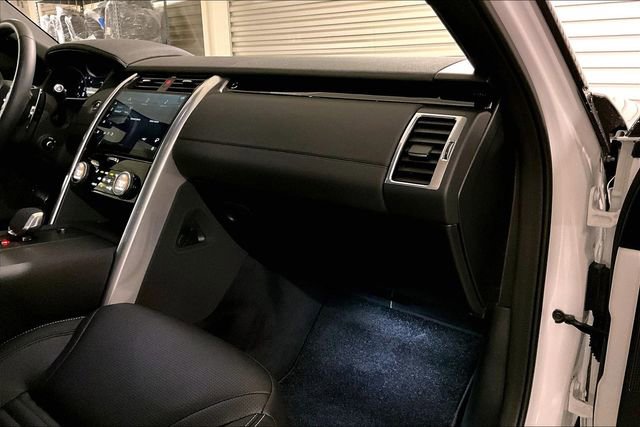 Certified 2025 Land Rover Discovery S image 25