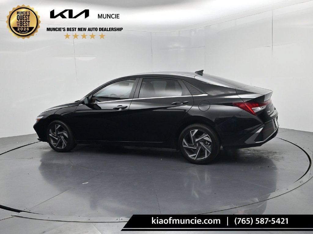 Used 2025 Hyundai Elantra Limited w/ Cargo Package FWD image 5