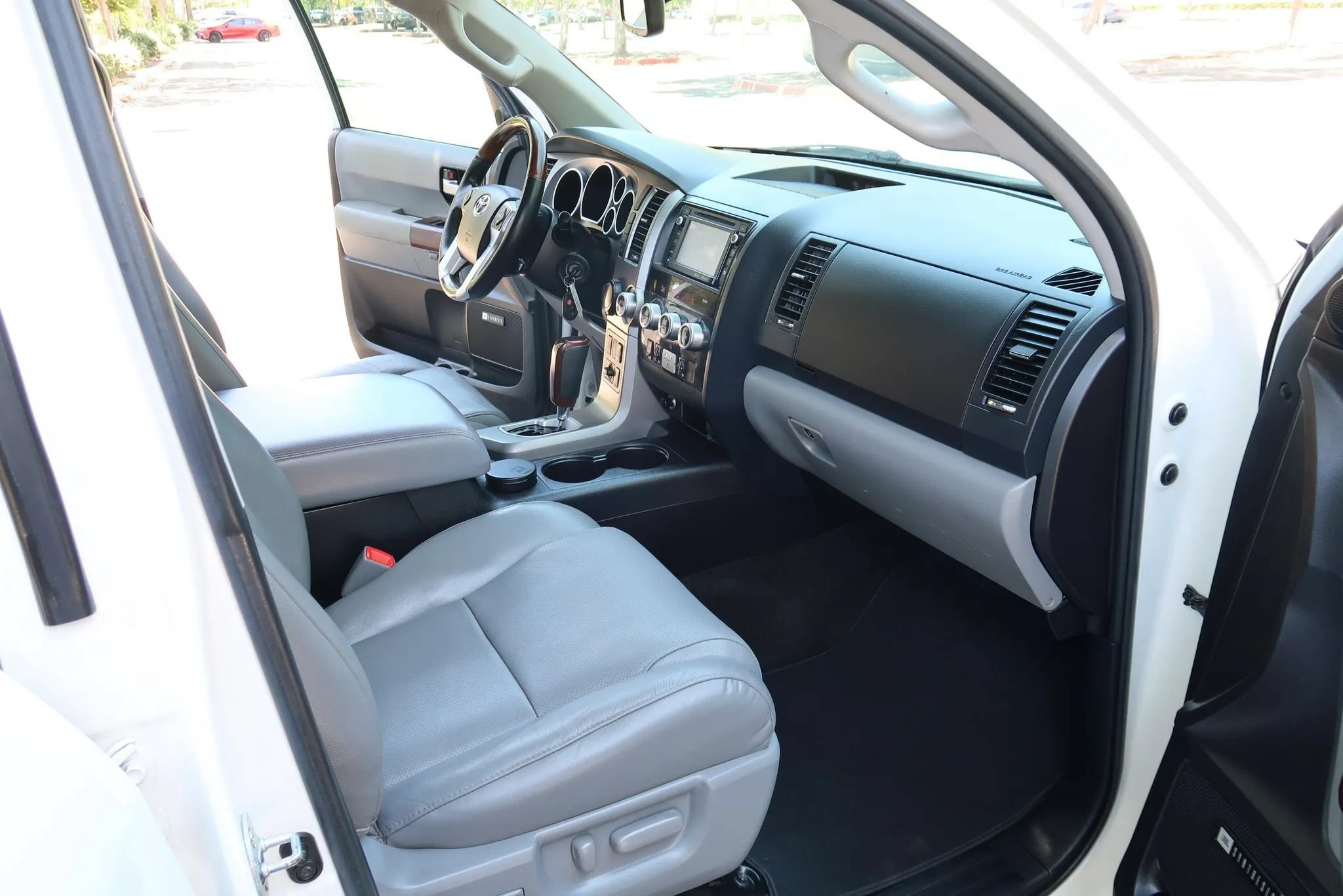 Used 2016 Toyota Sequoia Platinum RWD image 23