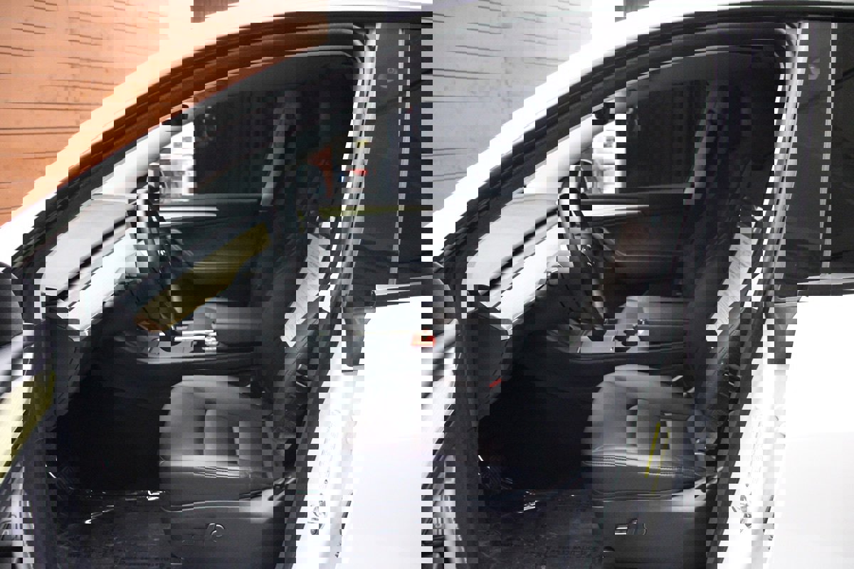 Used 2023 Tesla Model Y Long Range image 32