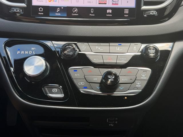 New 2026 Chrysler Voyager LX FWD image 29