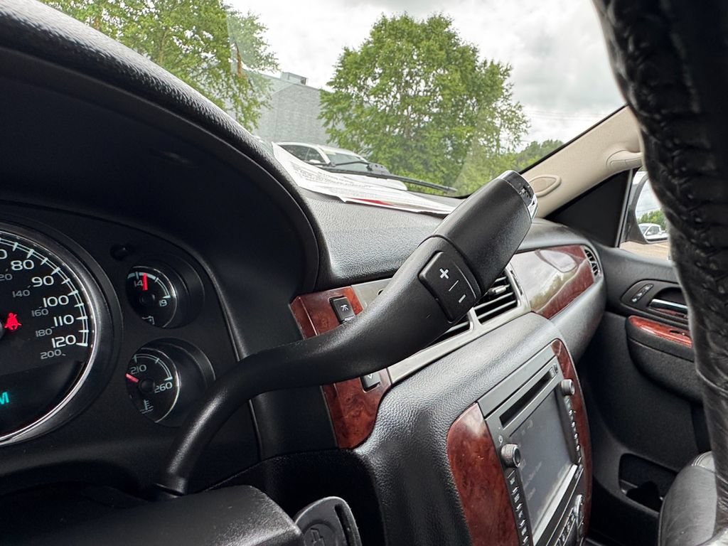 Used 2013 Chevrolet Suburban LTZ AWD/4WD image 34
