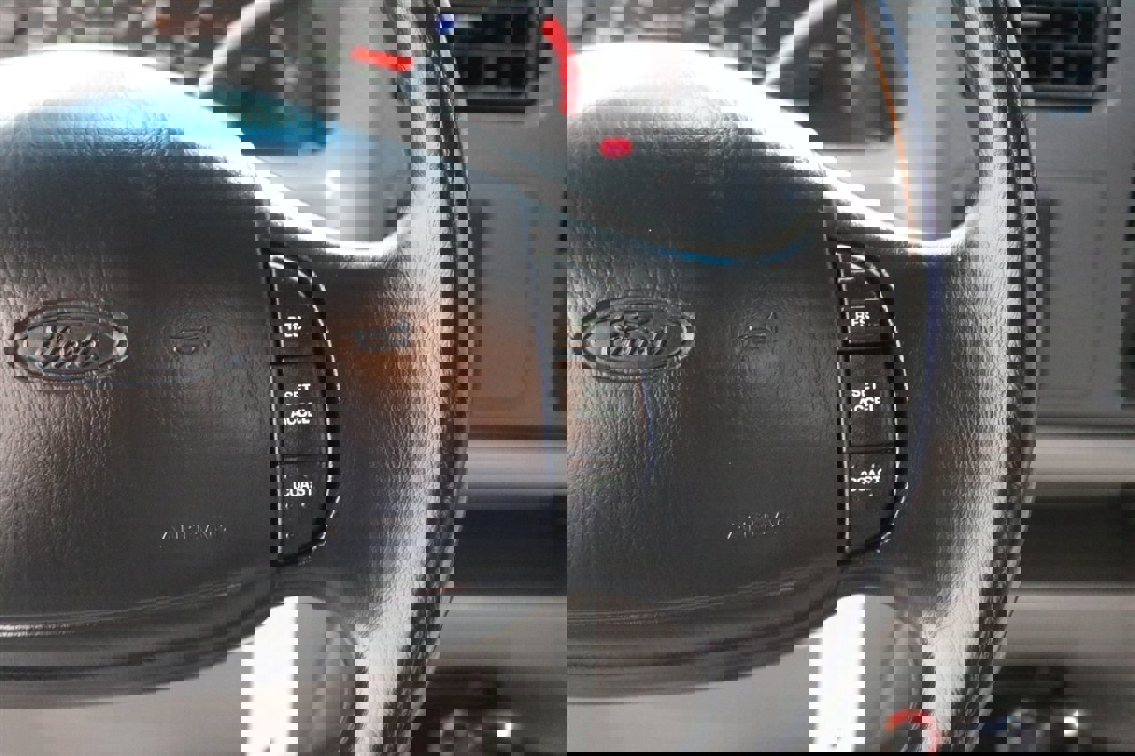 Used 2000 Ford F350 XLT image 83