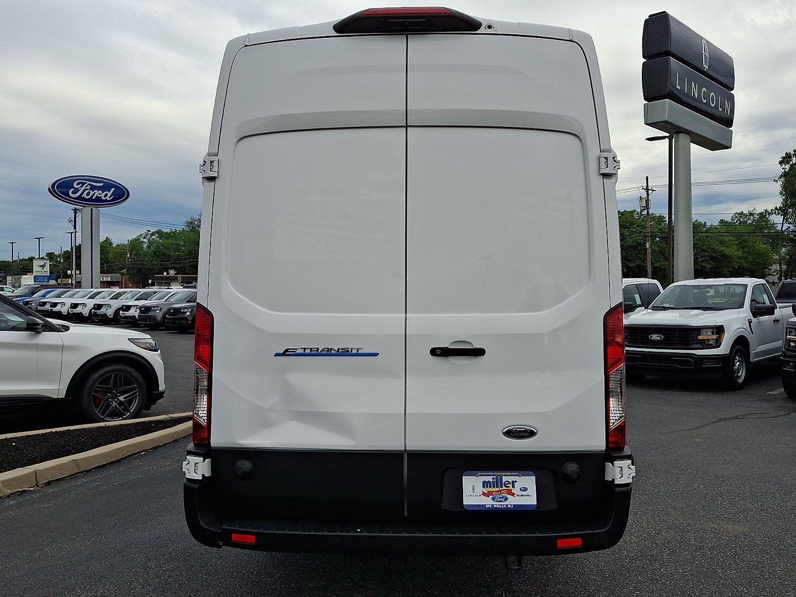 Used 2022 Ford E-Transit 148 High Roof Extended w/ Load Area Protection Package RWD image 5