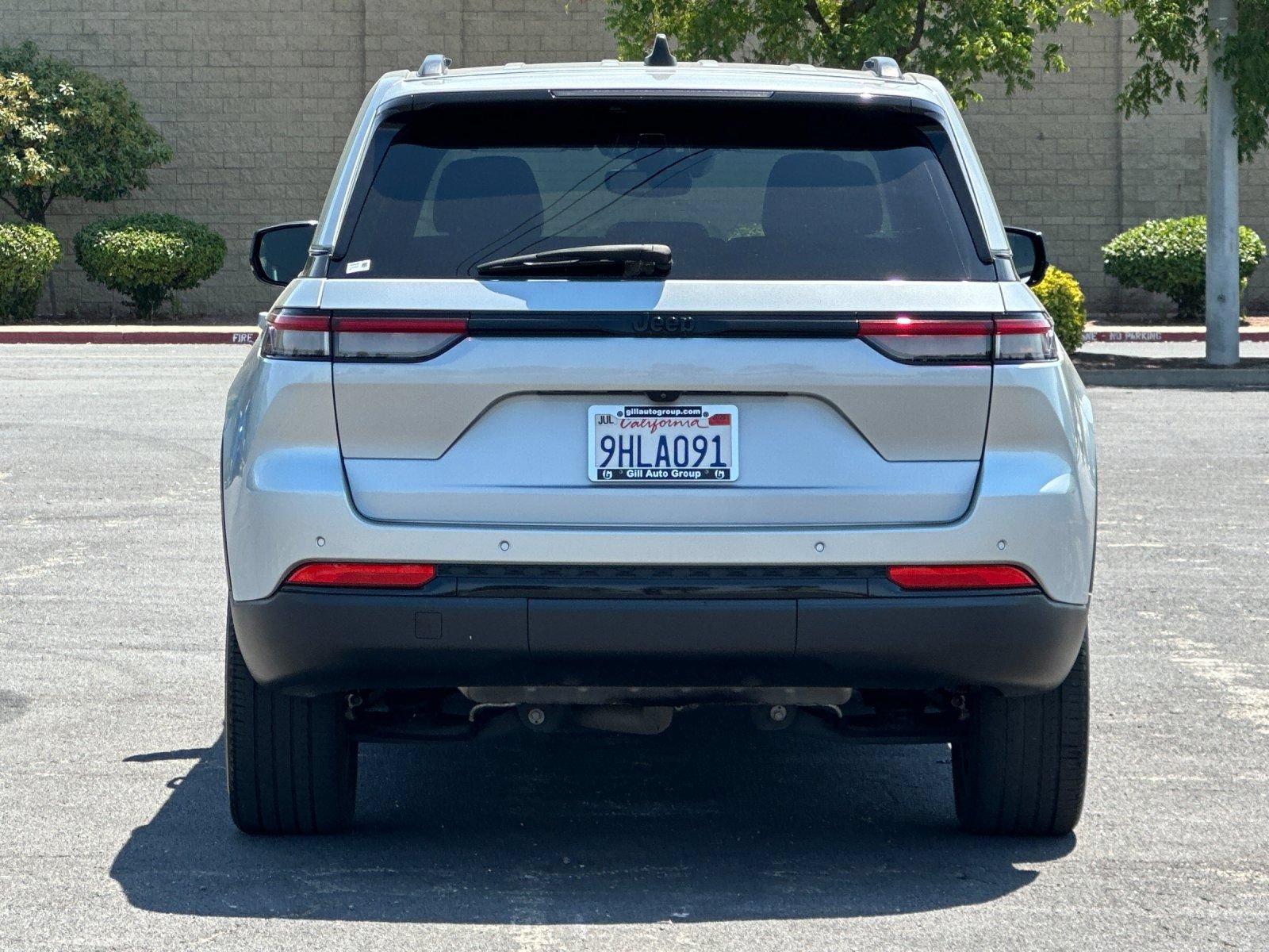 Used 2023 Jeep Grand Cherokee Altitude RWD image 5