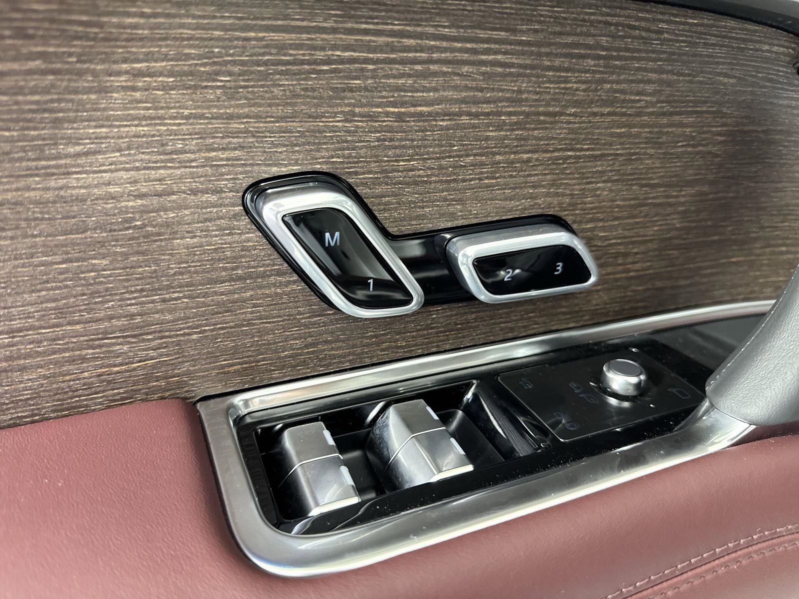 New 2025 Land Rover Range Rover SE image 25