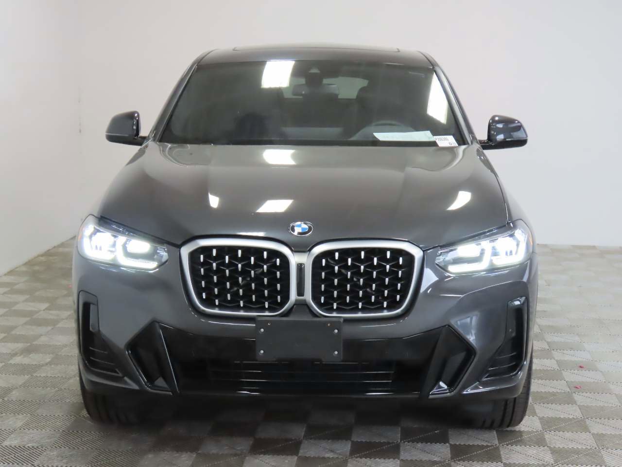 Used 2025 BMW X4 xDrive30i image 2