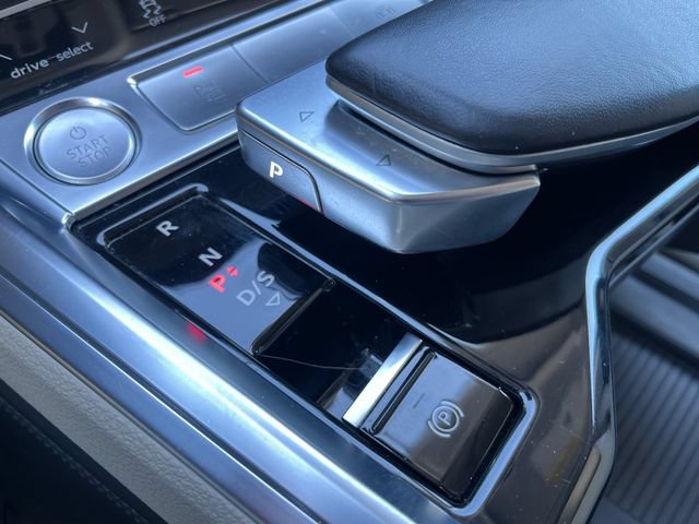 Used 2019 Audi e-tron Prestige w/ Prestige Package AWD/4WD image 28