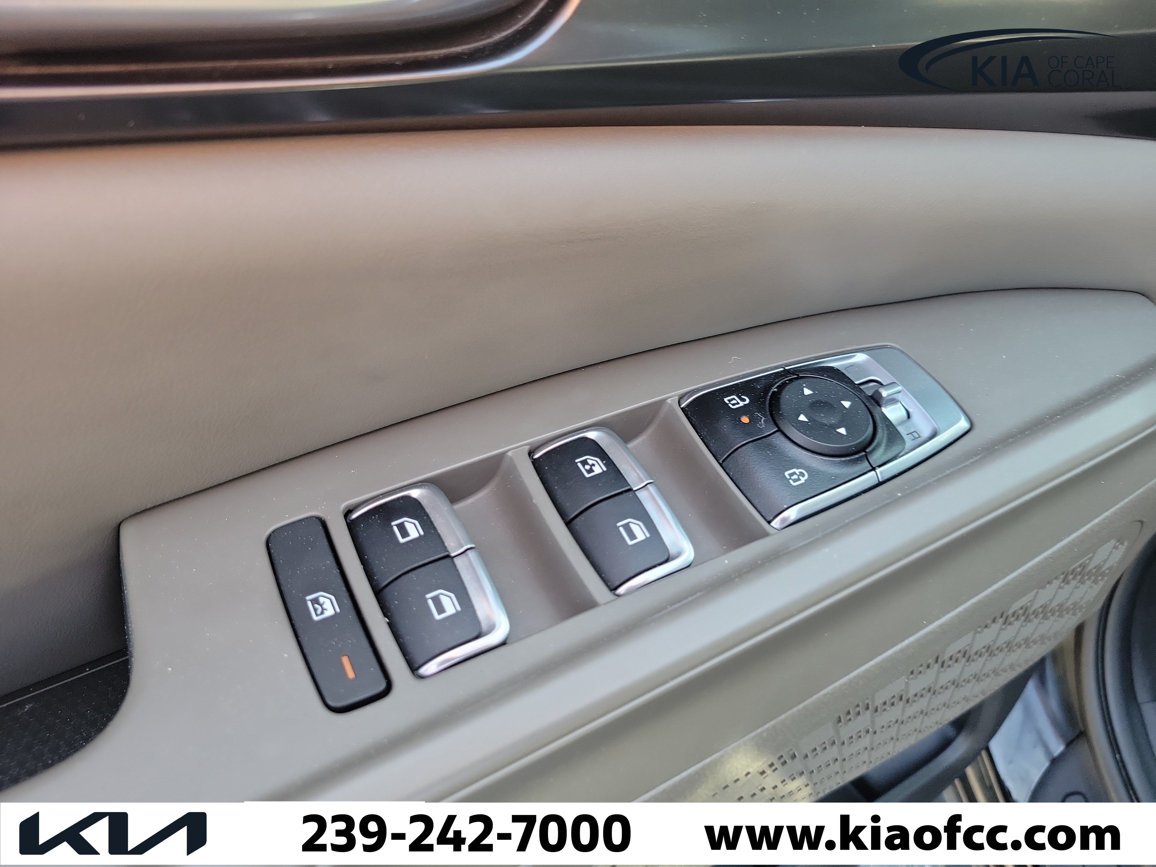 Certified 2025 Kia Carnival FWD image 23