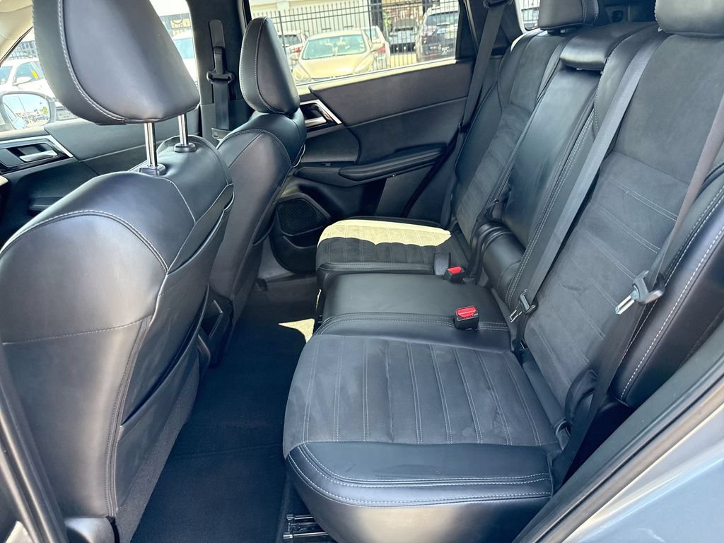 Used 2024 Mitsubishi Outlander SE FWD image 26
