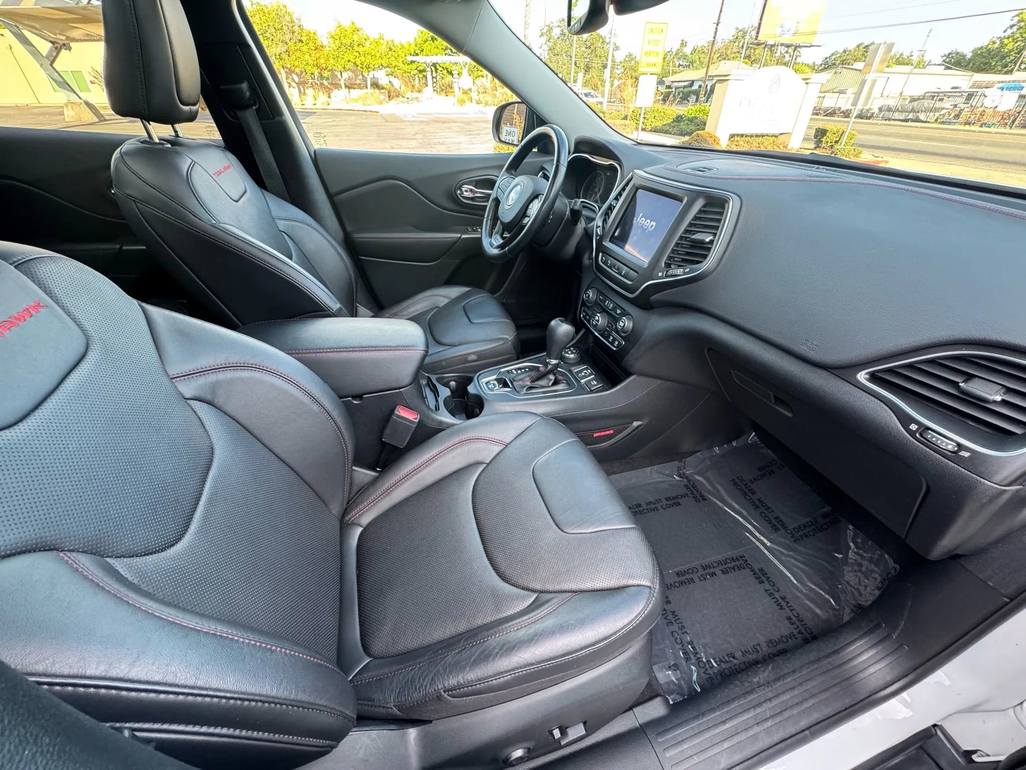 Used 2020 Jeep Cherokee Trailhawk image 12