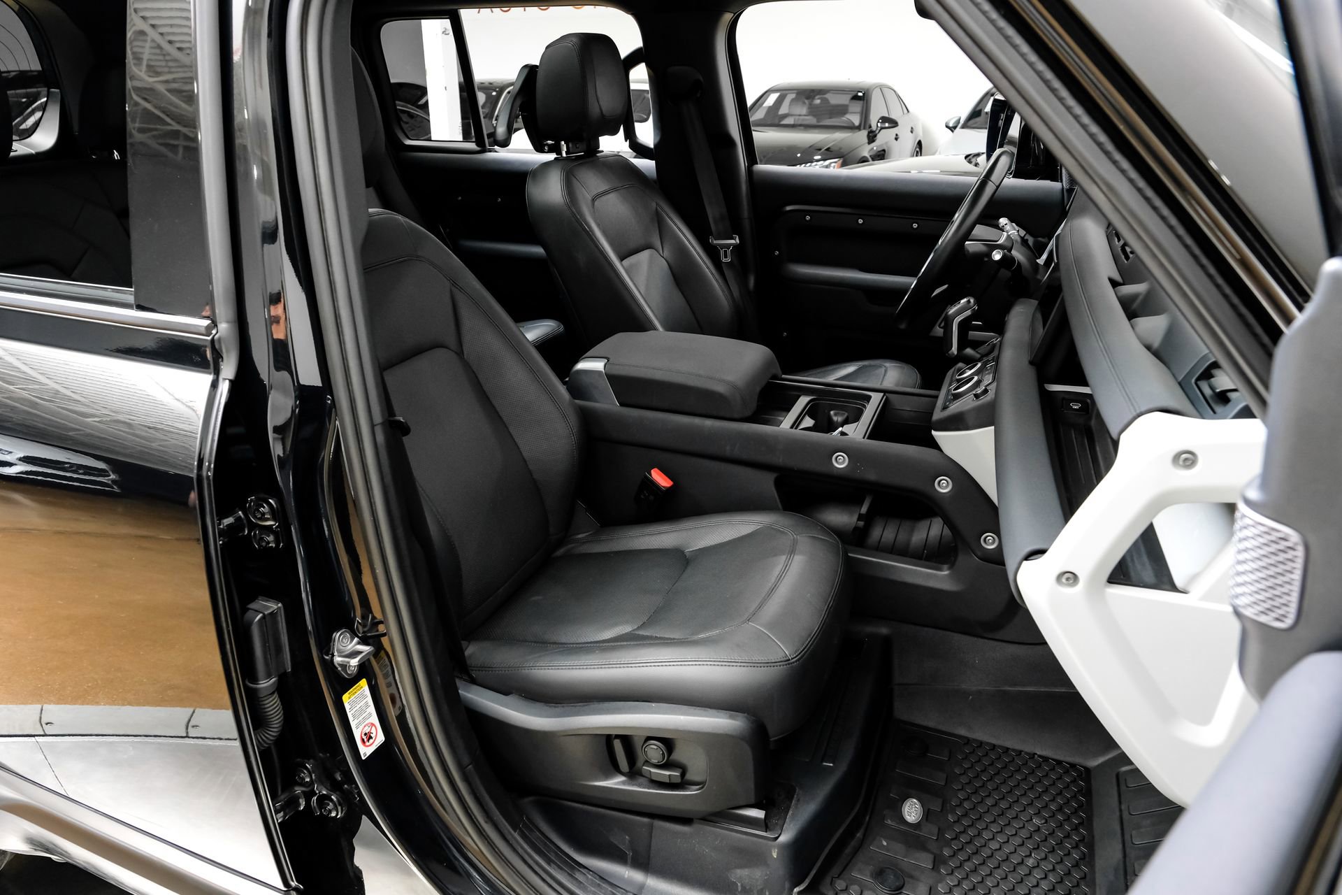 Used 2023 Land Rover Defender 110 SE image 37