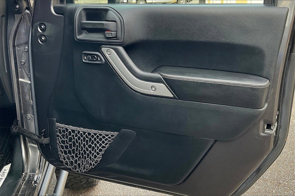 Used 2016 Jeep Wrangler Unlimited Rubicon image 23