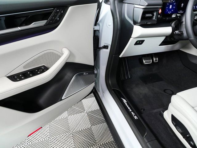 New 2026 Porsche Macan 4S Electric image 8