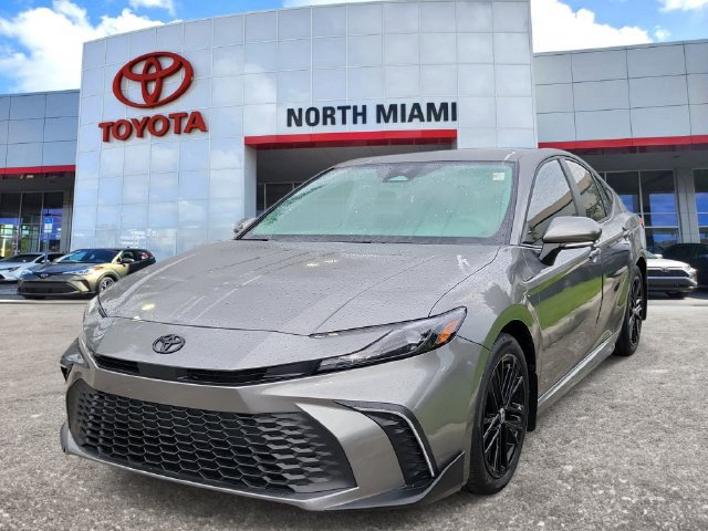 Used 2026 Toyota Camry SE FWD image 2