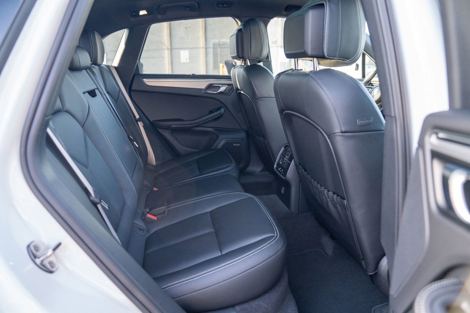 New 2026 Porsche Macan AWD/4WD image 25