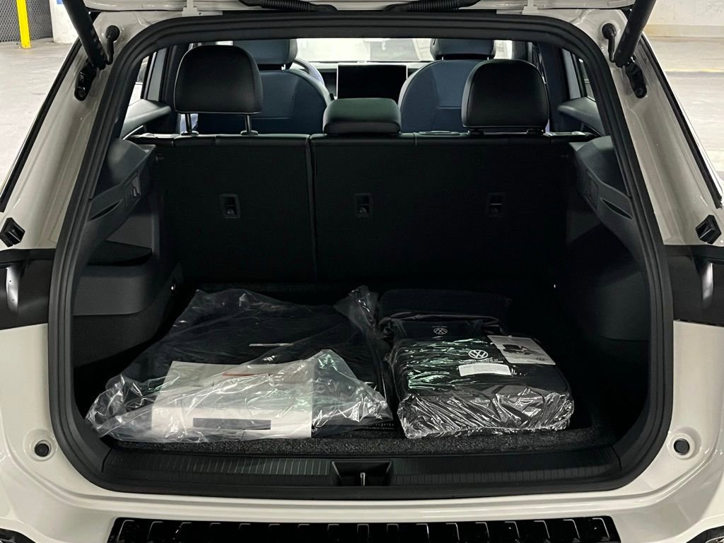 New 2026 Volkswagen Tiguan SE R-Line FWD image 39