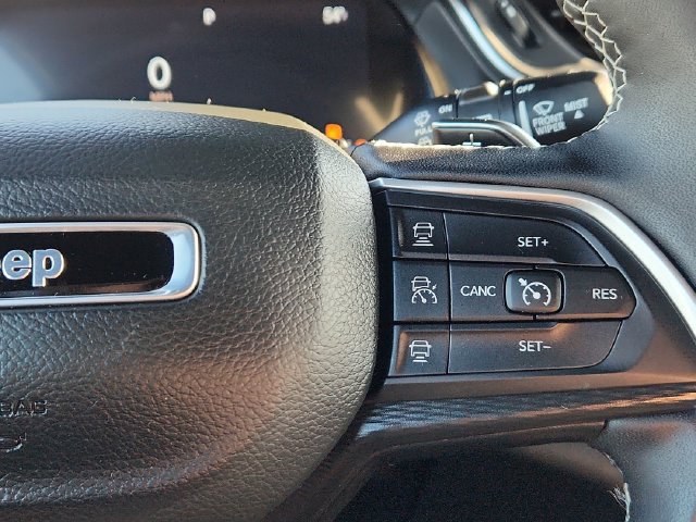 Used 2025 Jeep Grand Cherokee Altitude AWD/4WD image 41