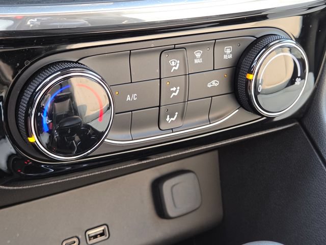 Used 2024 Buick Encore GX Sport Touring AWD/4WD image 28