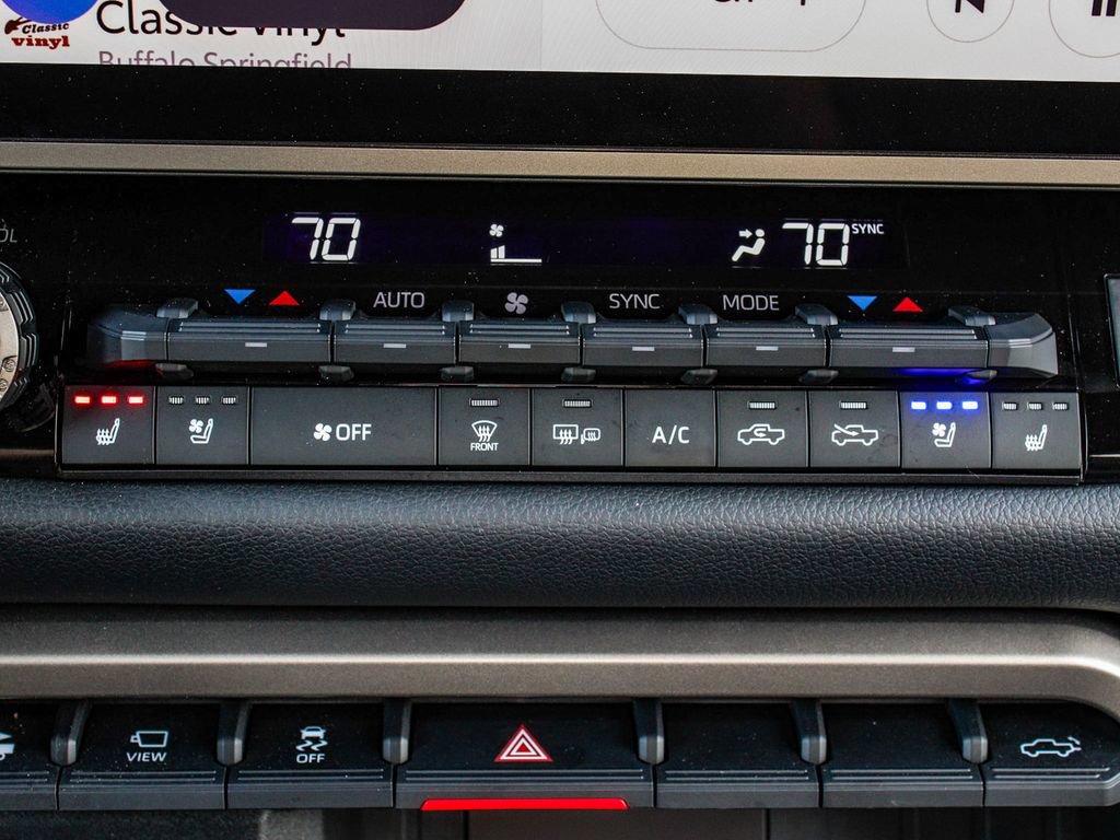 Used 2025 Toyota Tundra Limited AWD/4WD image 21