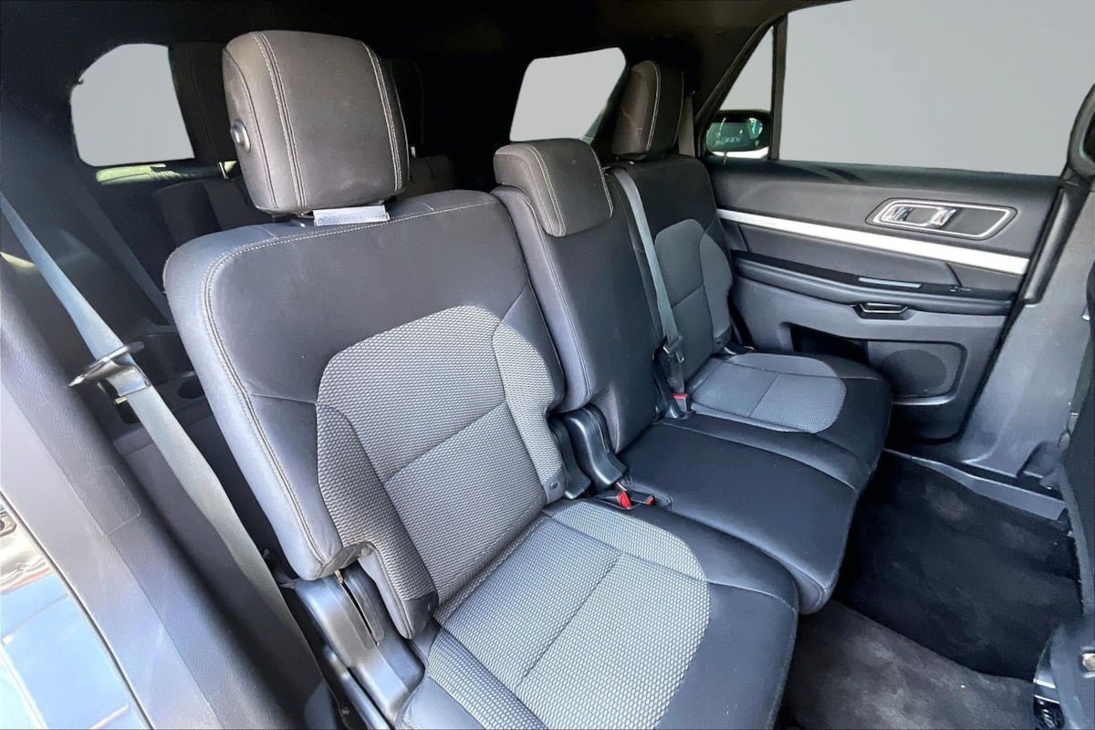 Used 2016 Ford Explorer XLT FWD image 27