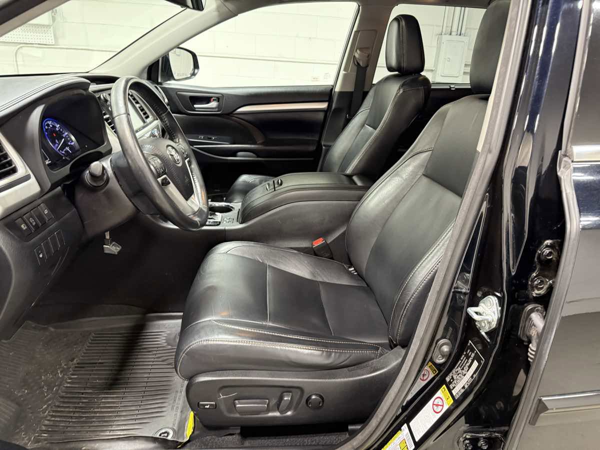 Used 2018 Toyota Highlander XLE w/ Protection Package #3 image 14