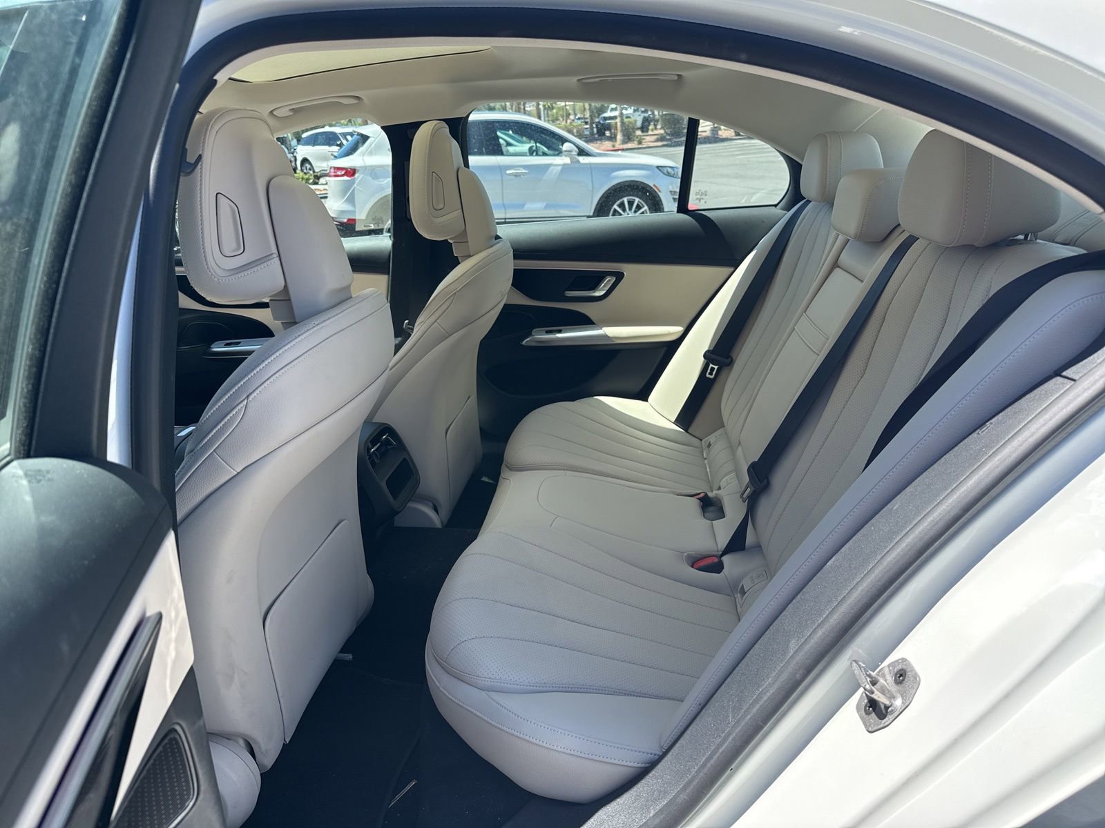 Used 2025 Mercedes-Benz E 350 Sedan image 17